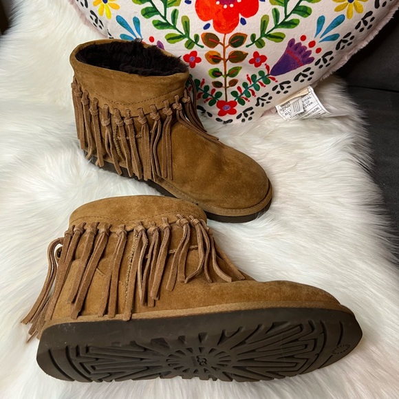 UGG Wynona Chestnut with Brown Lining Fringe Detail Ankle Boots - Picture 3 of 13